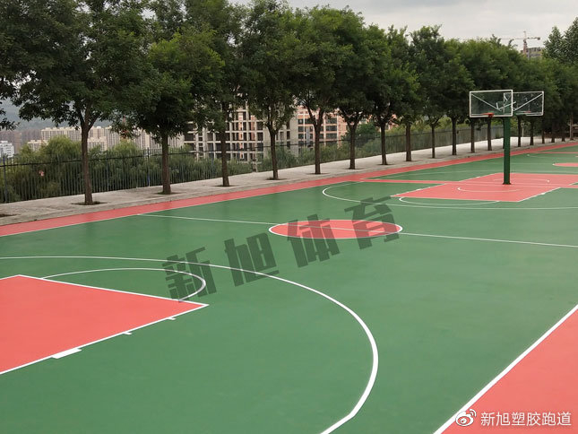 塑胶篮球场地面施工用什么材料铺设好?|塑胶|篮球场|材料_新浪新闻
