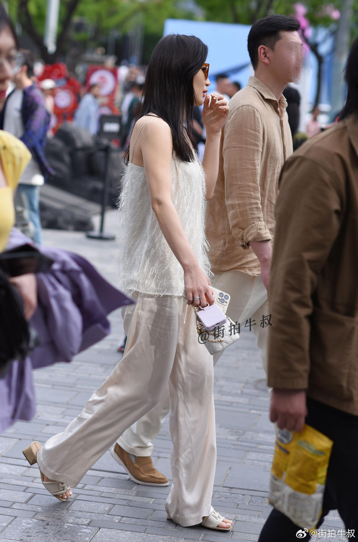 优雅时尚的成熟美女