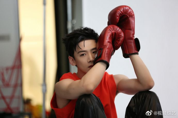 白敬亭杂志花絮照大放送