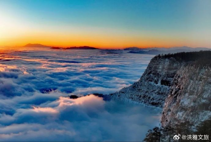 瓦屋山的春季云海景观最是让人迷醉