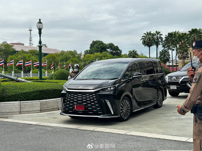 9月5日泰国内阁成员纷纷到达政府大楼