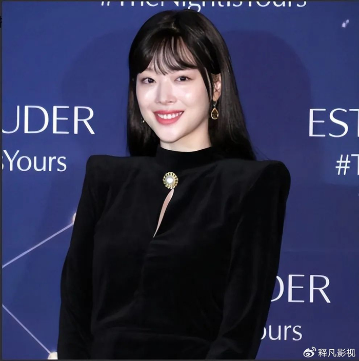 揭自杀原因她称不穿内衣为性感|崔雪莉|雪莉|纪录片_新浪新闻