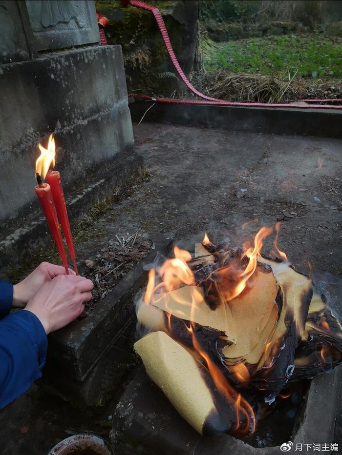 坟前生洞子孙穷坟后三物变富人并非迷信都是祖宗的经验