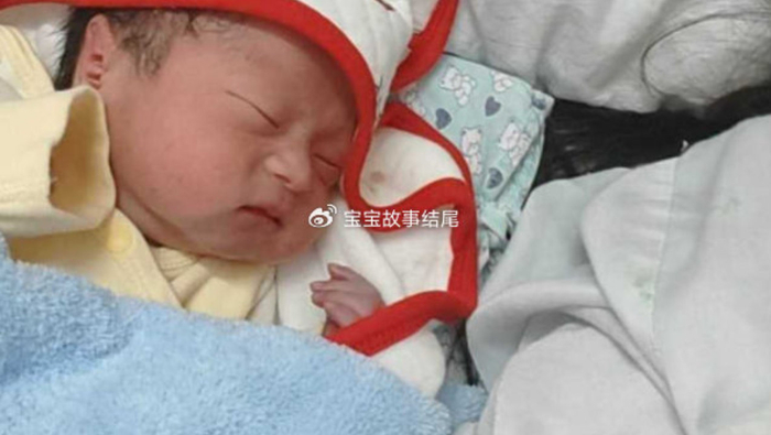 宝宝开始要“竖抱”的时候，也进入3个发育黄金期，别错过
