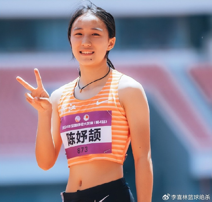 中国15岁短跑天才少女200米夺第1:国家队训练蜕变|国家队|韦永丽|比赛