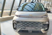 又一新车郑州首秀，银河V900，或将成为中高端MPV搅局者？