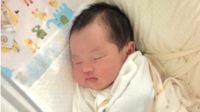 智商高的宝宝，3个月身体就有信号，占一个就偷乐