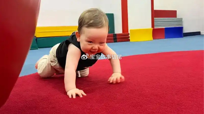 “满屋爬”的宝宝，也有3个优势，家长可别嫌弃