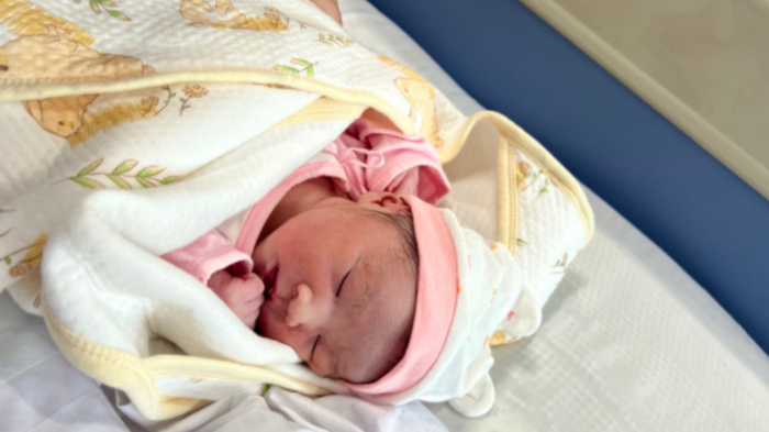 宝宝吐奶要拍嗝？这情况，拍嗝只会带来伤害