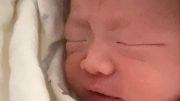 宝宝有这3个“怪相”别嫌弃，说明宝宝很聪明，偷着乐