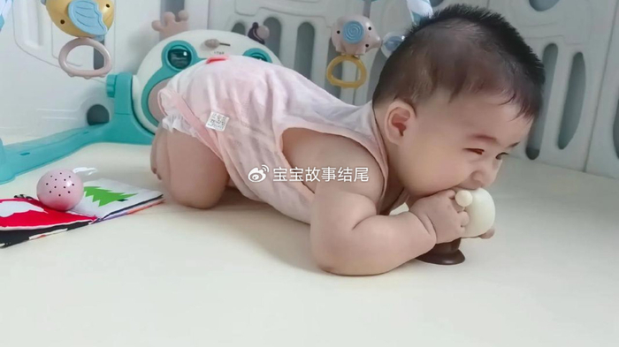爬行“最佳黄金期”是多少？若在这个月龄，妈妈偷着乐