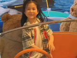 假期里王阳变身“女儿奴”，一家三口度假画面超温馨