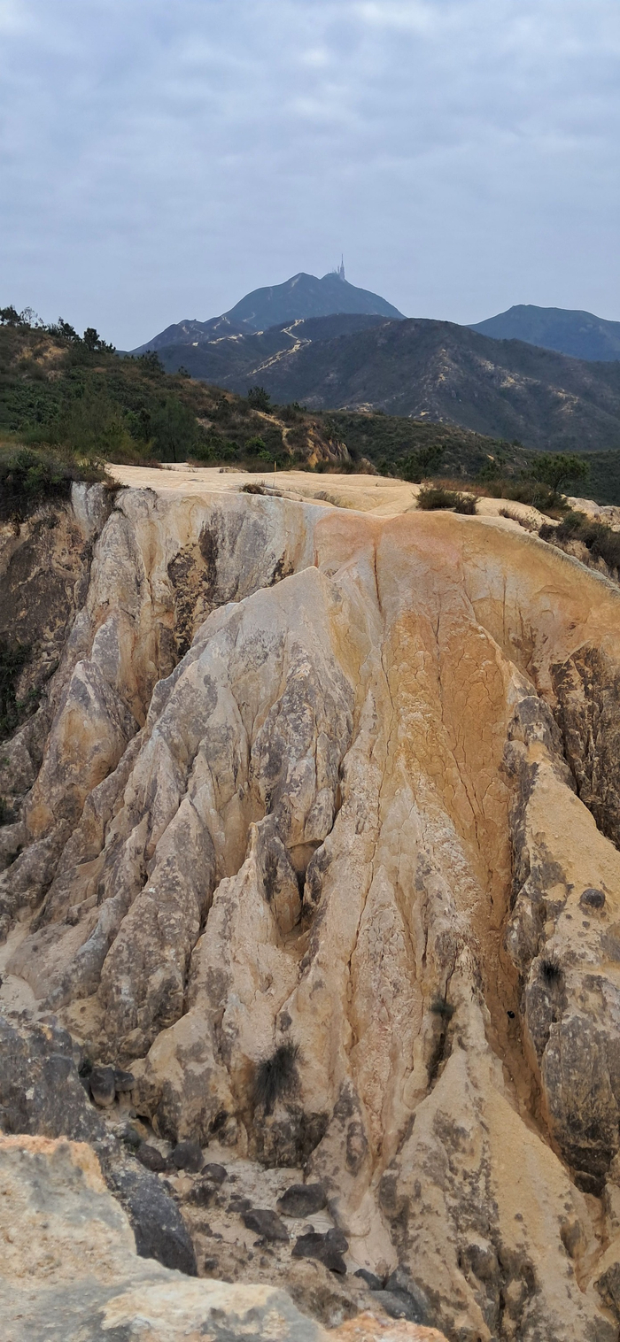 香港行山线路屯门良景邨良田坳大峡谷下白泥