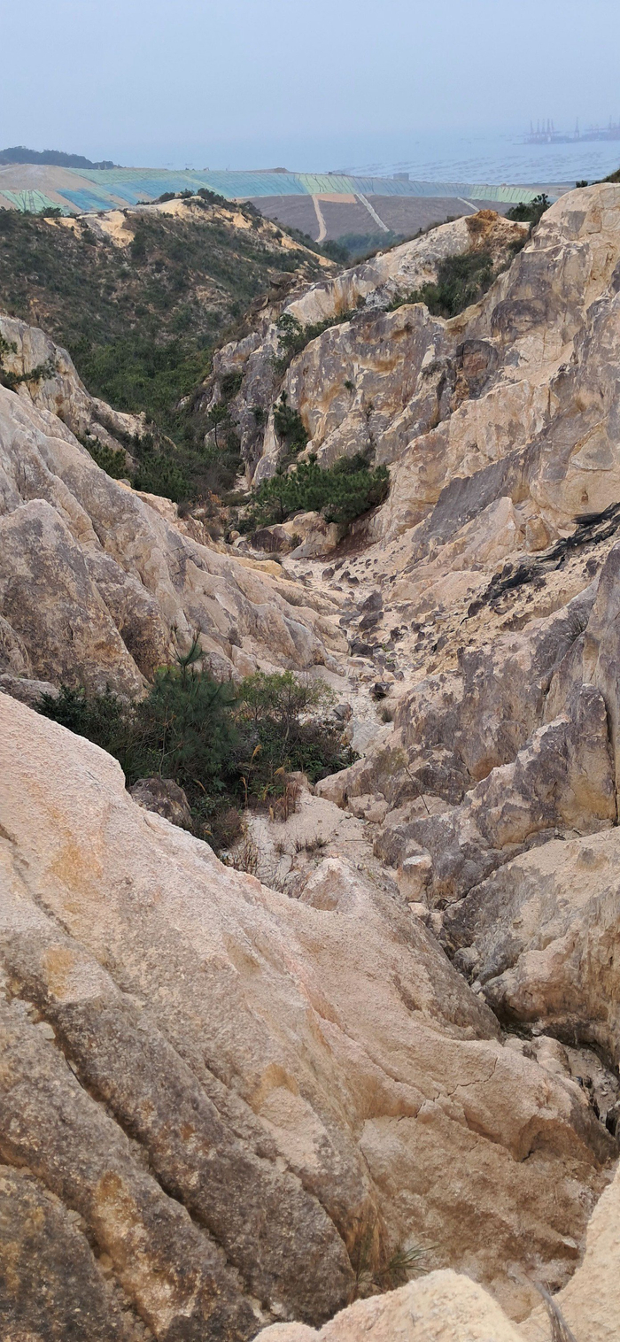 香港行山线路屯门良景邨良田坳大峡谷下白泥