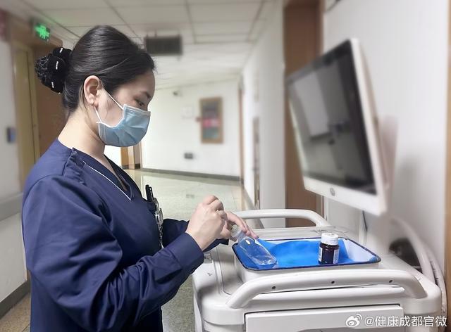 以微笑抚平伤痛 用耐心守护健康