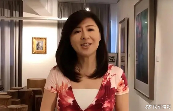 一婚嫁给同学,二婚嫁给教授,如今50岁很幸福|李卫东|陈蕾|主持人_新浪