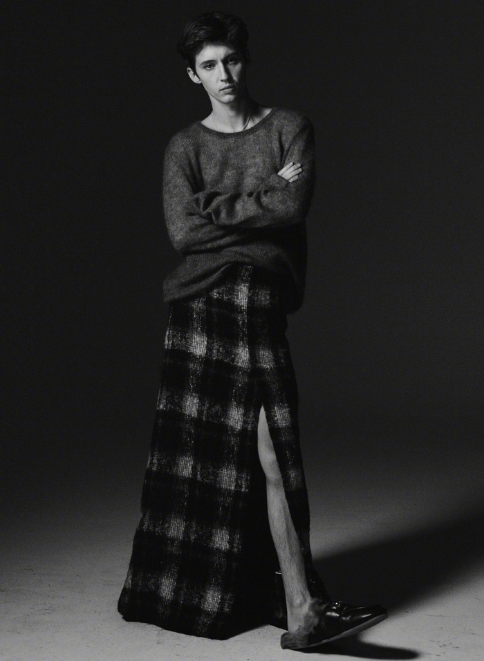 戳爷troyesivan登上了gq德国版最新一期杂志封面