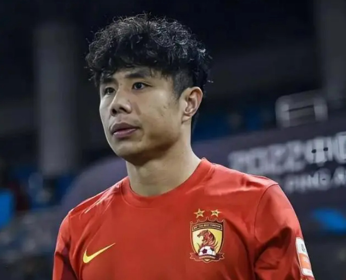 双鬓斑白,38岁蒿俊闵正式上任,亮相新岗位,范志毅期待