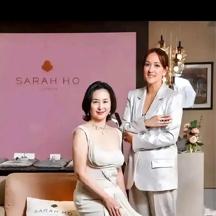 赌王大房孙女何家华回国,与众名媛聚餐,未见其家族成员现身|何超琼