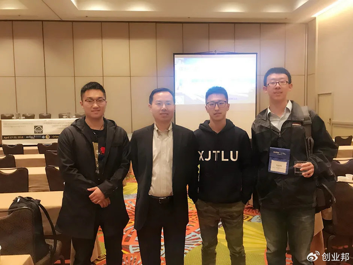 ai也能照顾老人!三位博士开发的产品,能防跌倒还能检测老年痴呆