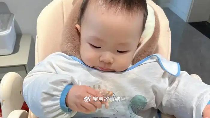 宝宝多大能吃大人饭？过早过晚都不好，答案和你想得不一样