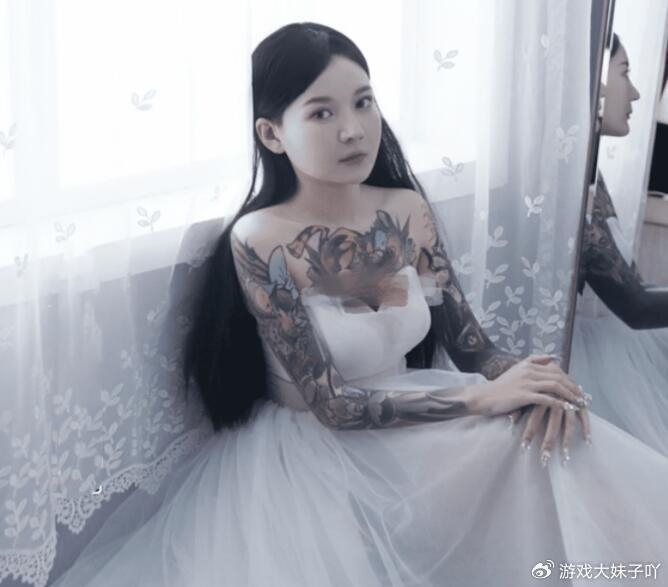 知名电竞女教练去世生前常年熬夜满身刺青被吐槽是不良少女