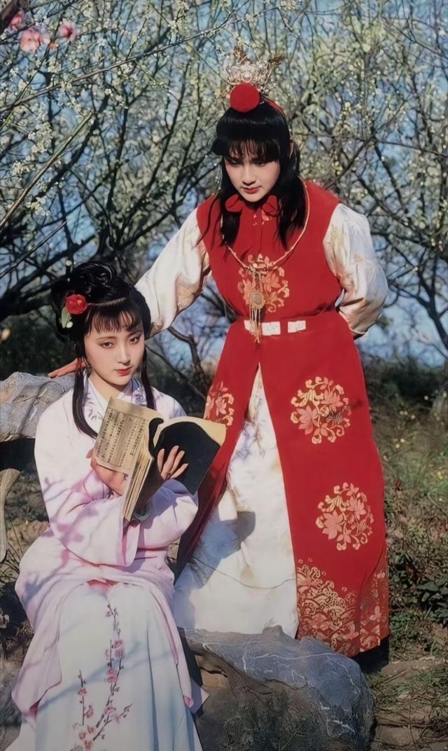 非遗传人解读红楼梦高定服饰,曹雪芹笔下尽显奢华