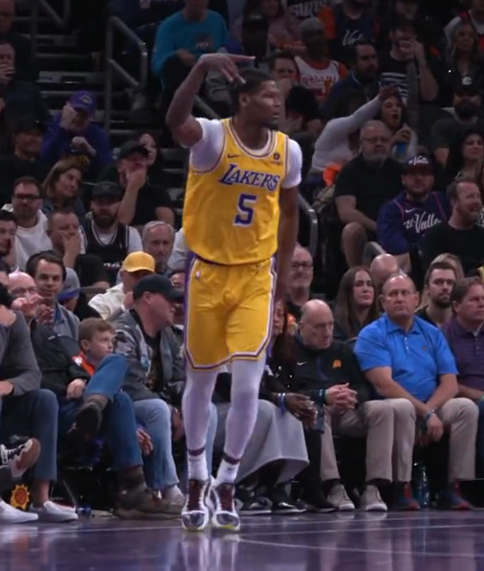 末节9分 制胜三分:雷迪什三数据创新高引热议 寒冰射手被詹皇激活|雷