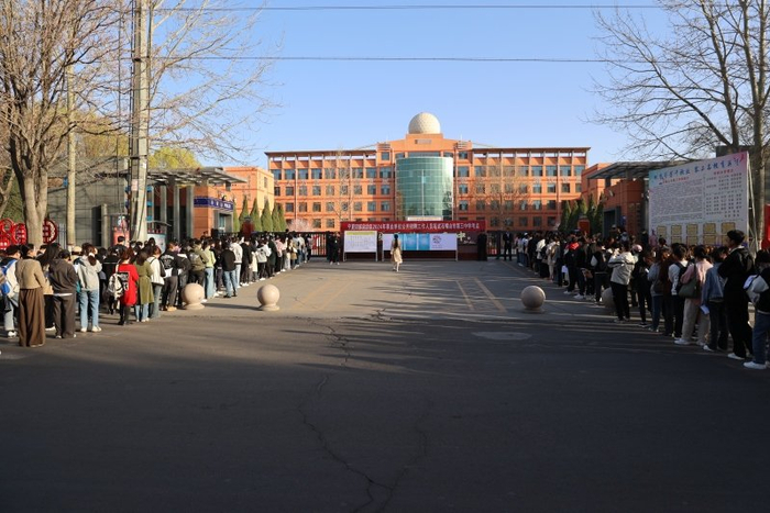 个考场,石嘴山工贸职业技术学院设置51个考场,市第三中学设置57个考场