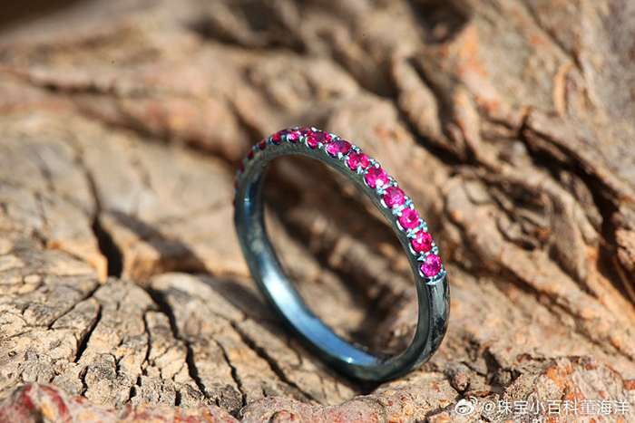 4/ 9小百科家的多彩钛金首饰,嗯,款式不像大师那