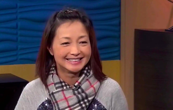 “最美郭襄”李绮红现状，满脸褐斑样貌大变，本人承认已到更年期
