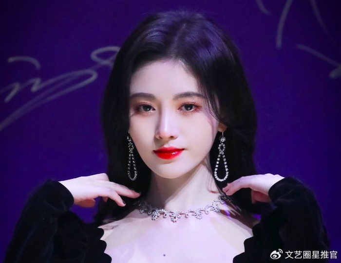 鞠婧祎近照大翻车!