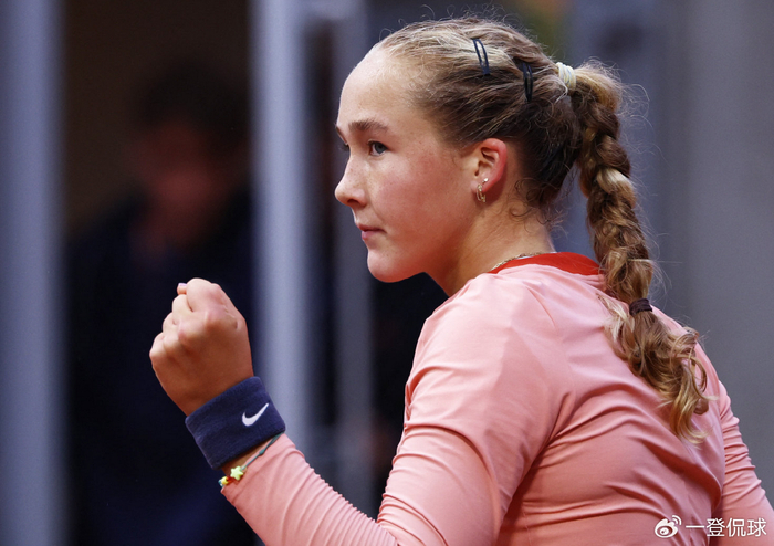 16强出炉!郑钦文爆冷憾负,17岁小将创造历史,2位前8种子已回家