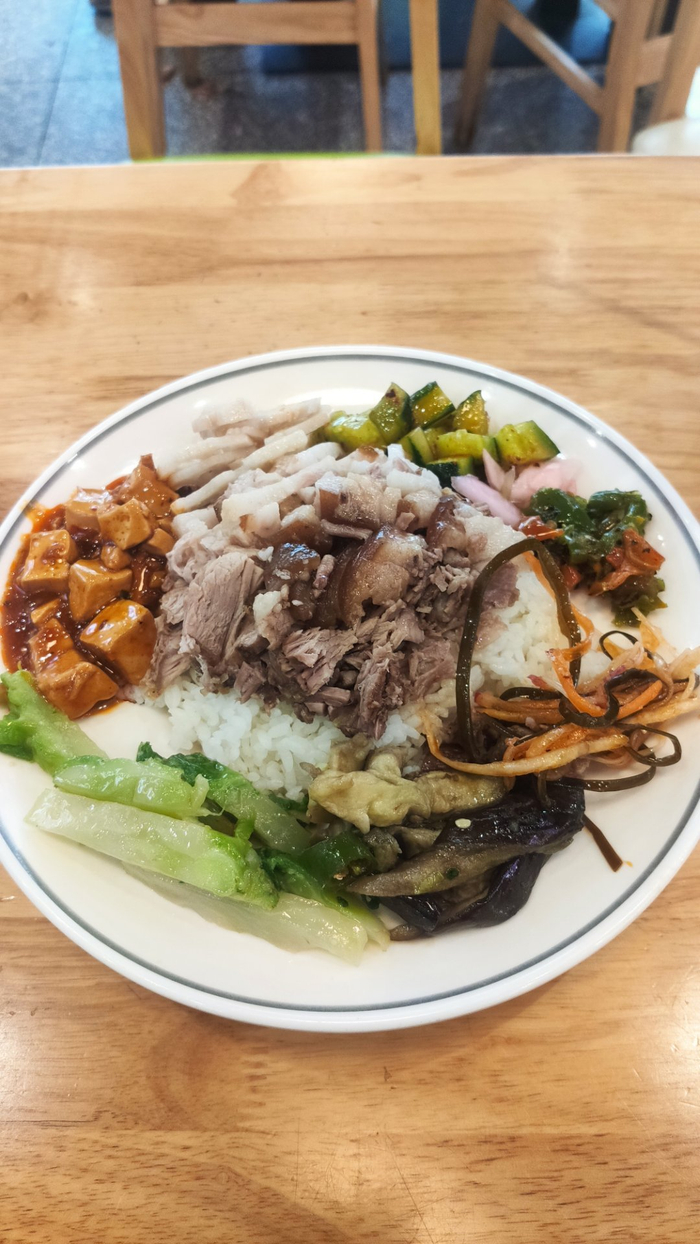 教室里核善直接的标语,香到离谱的剁椒猪脚饭……__财经头条