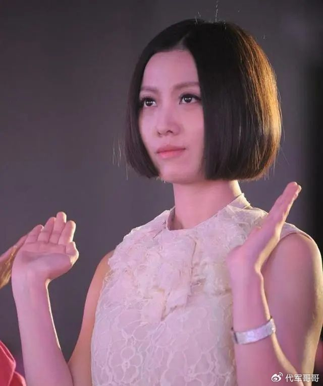 原来她已去世9年了,生前饱受癌症折磨,临终前的一