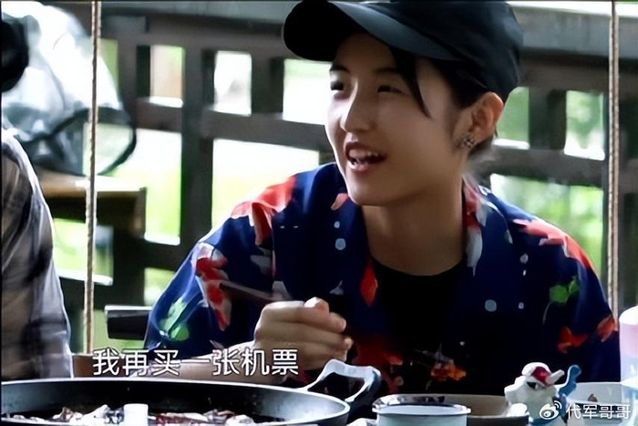 她是华谊最小签约演员,背靠5个爸爸获京圈力捧