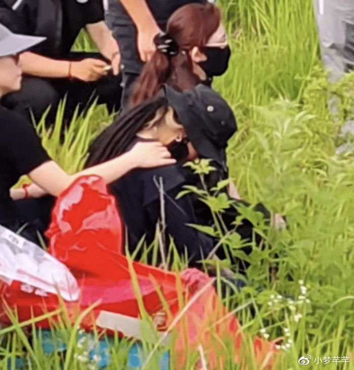 张恒远去世半个月,遗孀毕夏近况惹人心疼,开始工作赚钱养孩子|张恒远|毕夏|恒远_新浪新闻