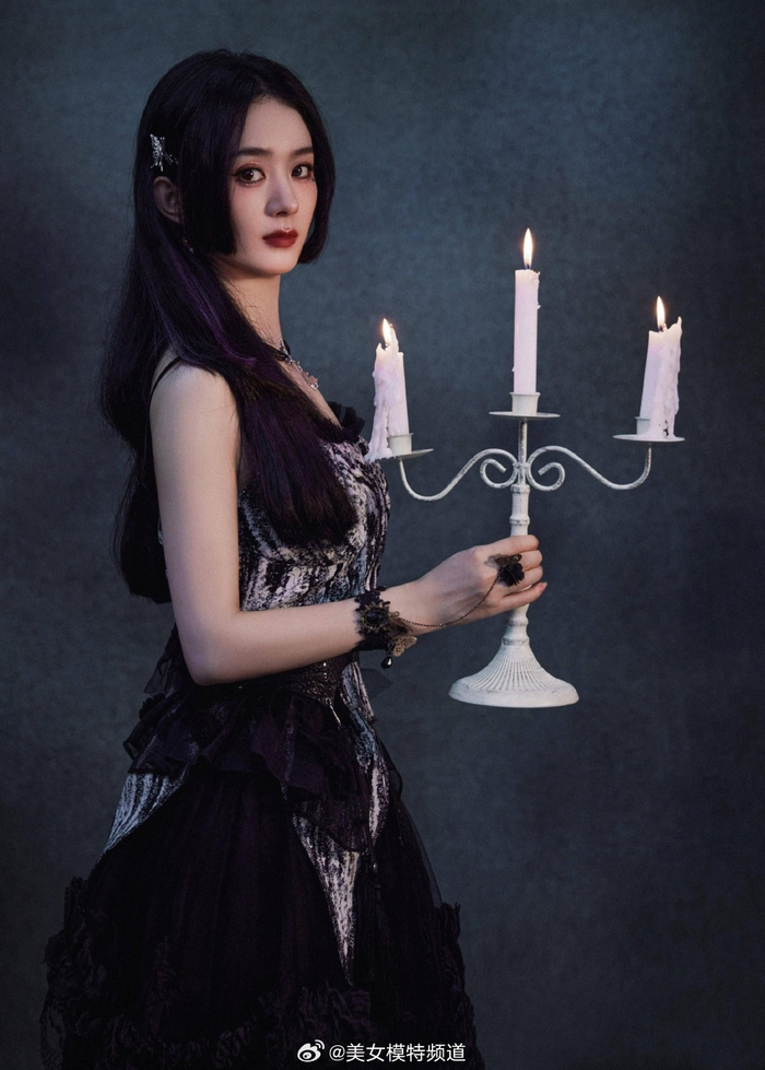 赵丽颖暗黑系写真曝光 着一袭蕾丝裙搭魅惑眼妆化身魔女
