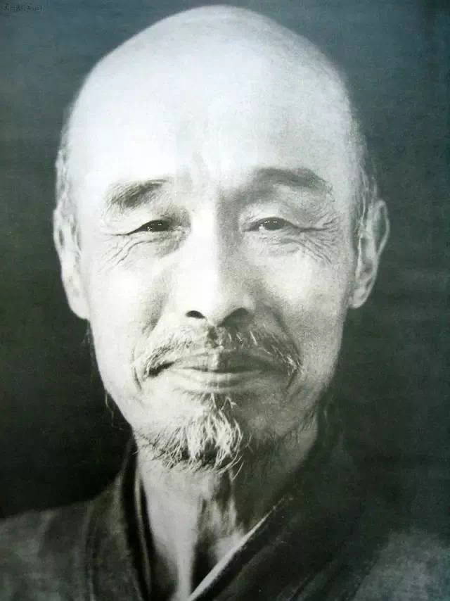 君子之交,其淡如水,执象而求,咫尺千里。 问余何适,廓尔忘言,华枝春满,天心月圆