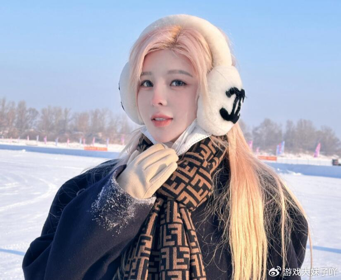 被怀疑线下陪大哥,本人解释是刮痧导致|刮痧|苏恩|女主播_新浪新闻