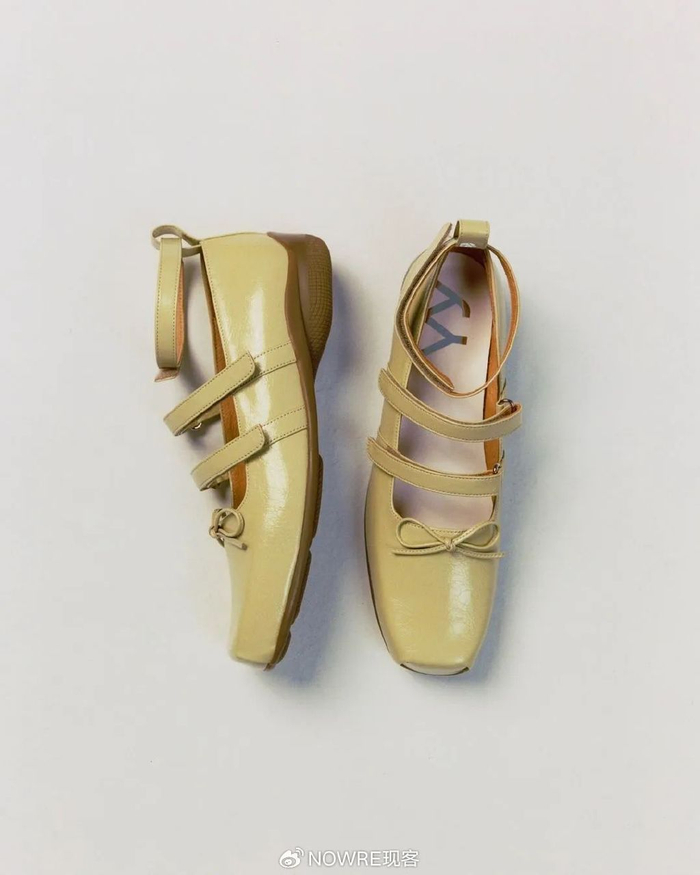 via open yy韩国本土品牌 ojos 以机能风与芭蕾感打造的银色绑带