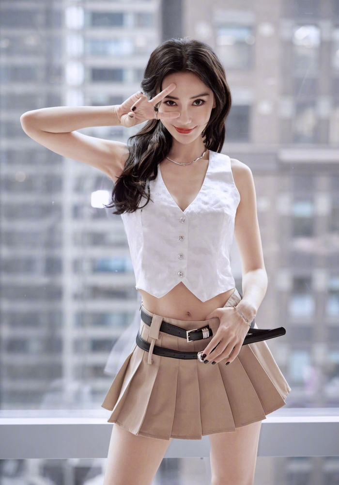 杨颖angelababy这套美式甜心girl造型好美露齿笑好甜