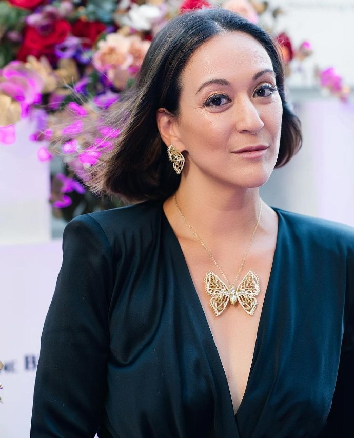 赌王大房孙女何家华回国,与众名媛聚餐,未见其家族成员现身|何超琼