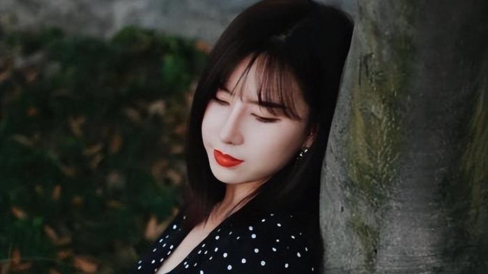 女人把你放心里，一辈子爱你，会有以下行为