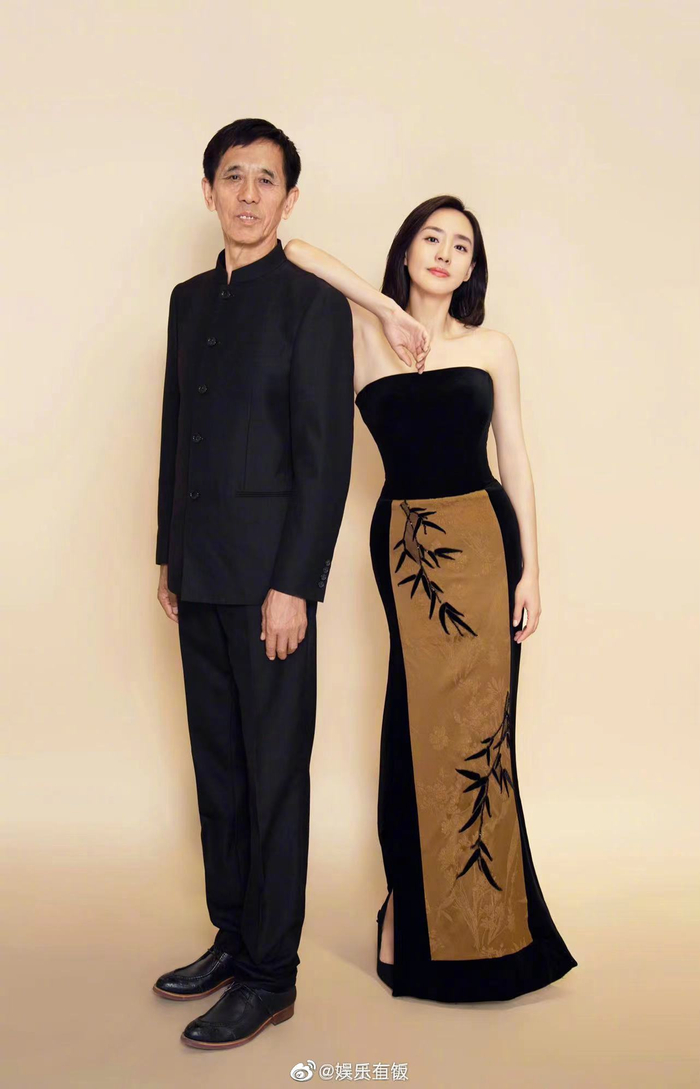 今天是父亲节演员王智晒出一组合照首次曝光爸爸