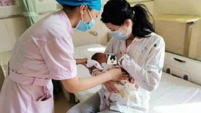 孩子从小喝母乳还是奶粉，不用10年，3个差距会越来越大