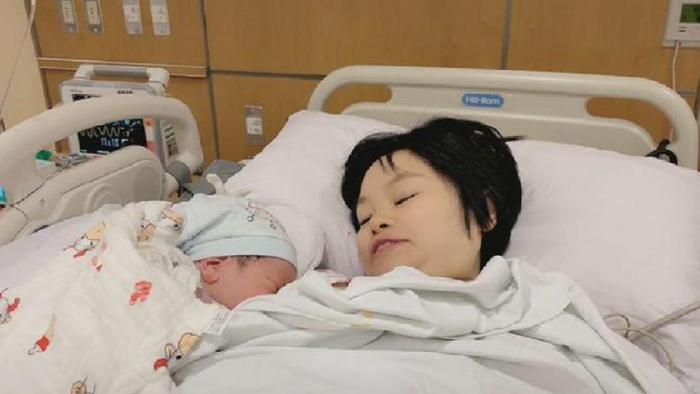 千万网红一天带货赚400万，为拼女儿5年剖4胎，医生：别学她
