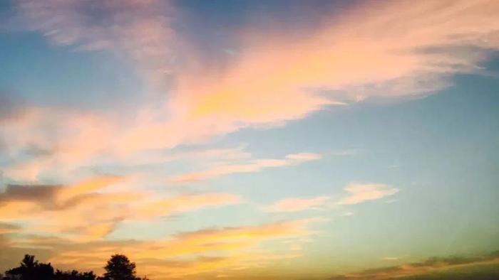 房甲青诗选｜再见你时，夕阳从楼宇的缝隙里蜂拥而来