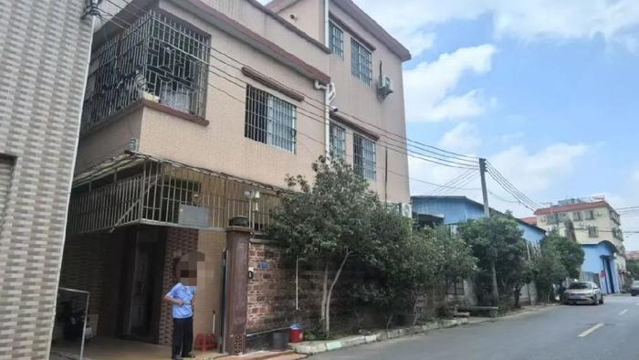 86岁老人与已故儿子女友再婚，女儿怒砸家门