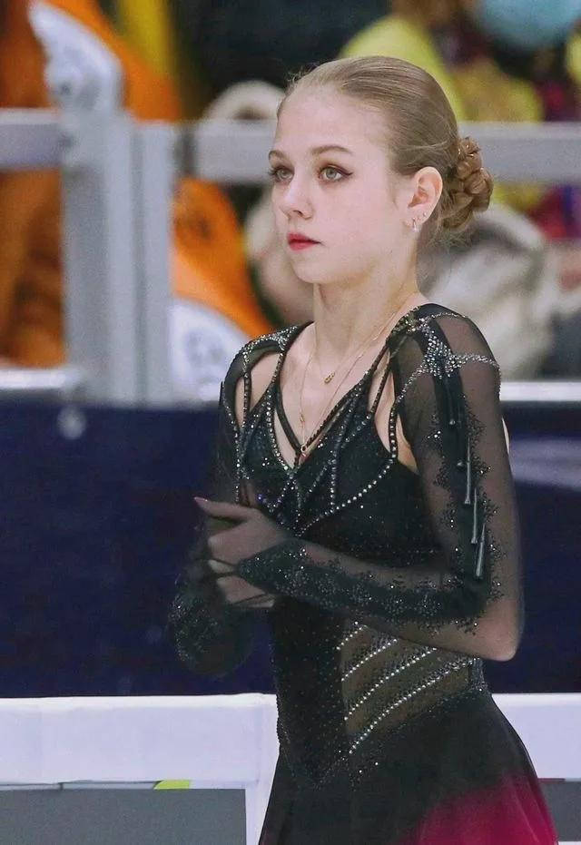 接下来出场的这位亚历山德拉·斯特帕诺娃(alexandra stepanova)更是